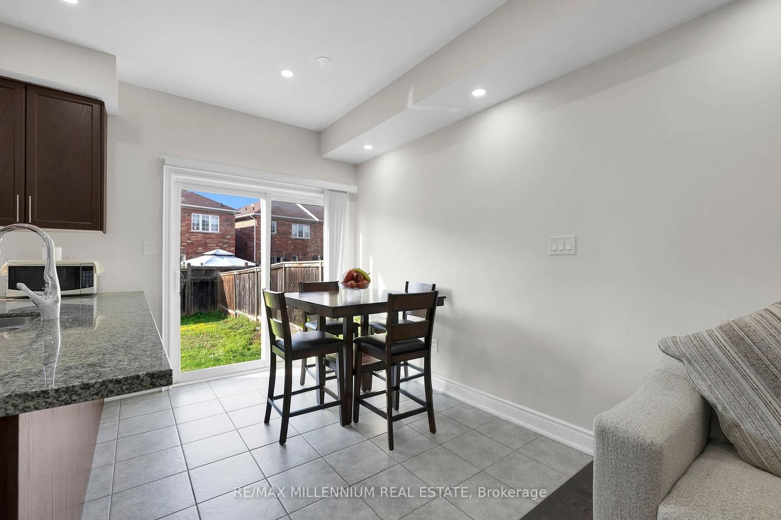 18 Brussels Avenue thumbnail 17