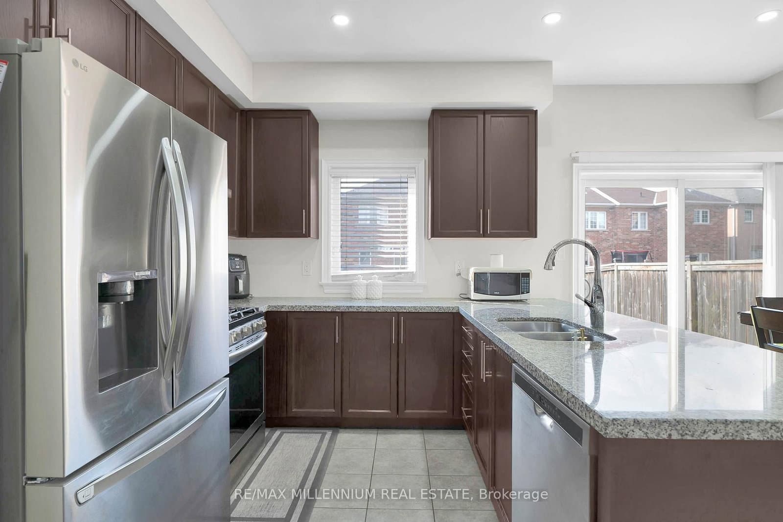 18 Brussels Avenue thumbnail 19