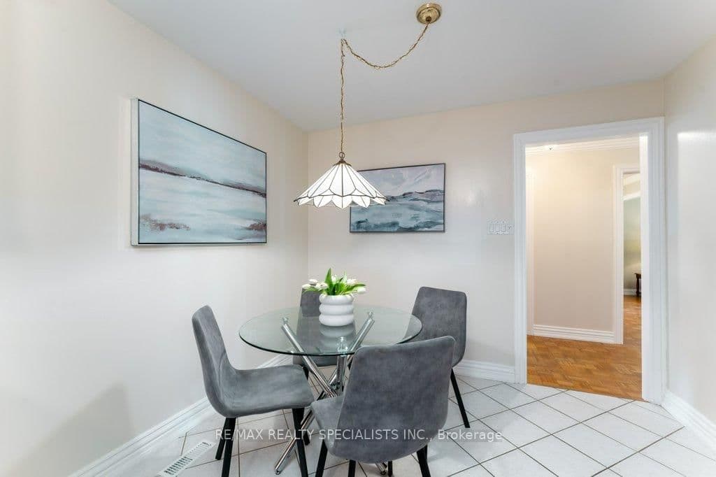 330 Hickory Circle thumbnail 9