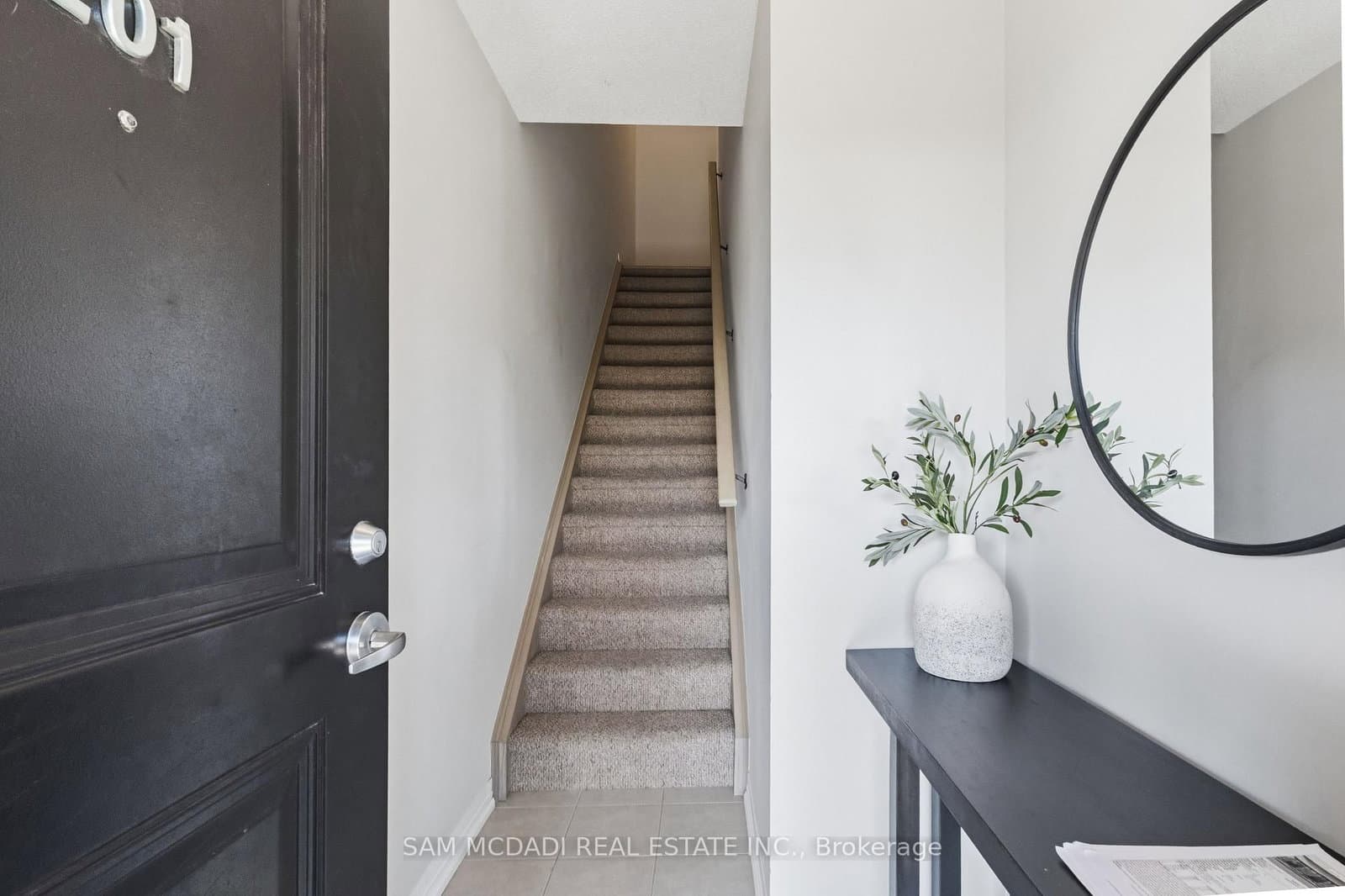 1208 Main Street E, Unit 201 thumbnail 4