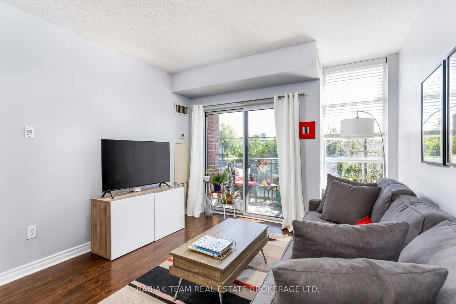 2495 Dundas Street West Street, Unit 307 thumbnail 10