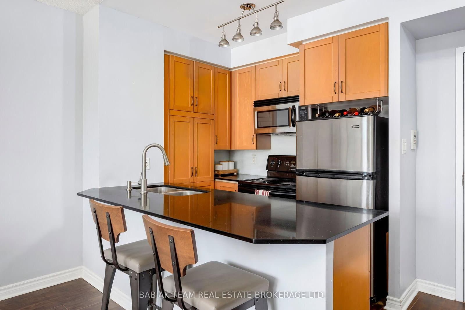 2495 Dundas Street West Street, Unit 307 thumbnail 13