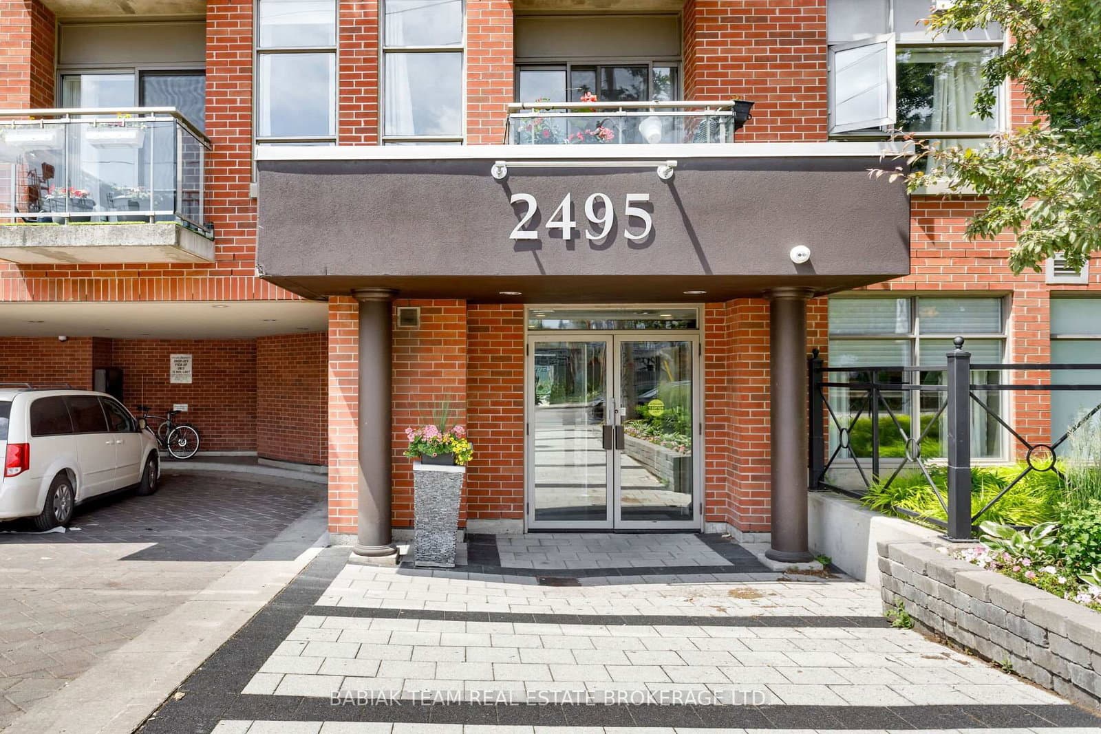 2495 Dundas Street West Street, Unit 307 thumbnail 3