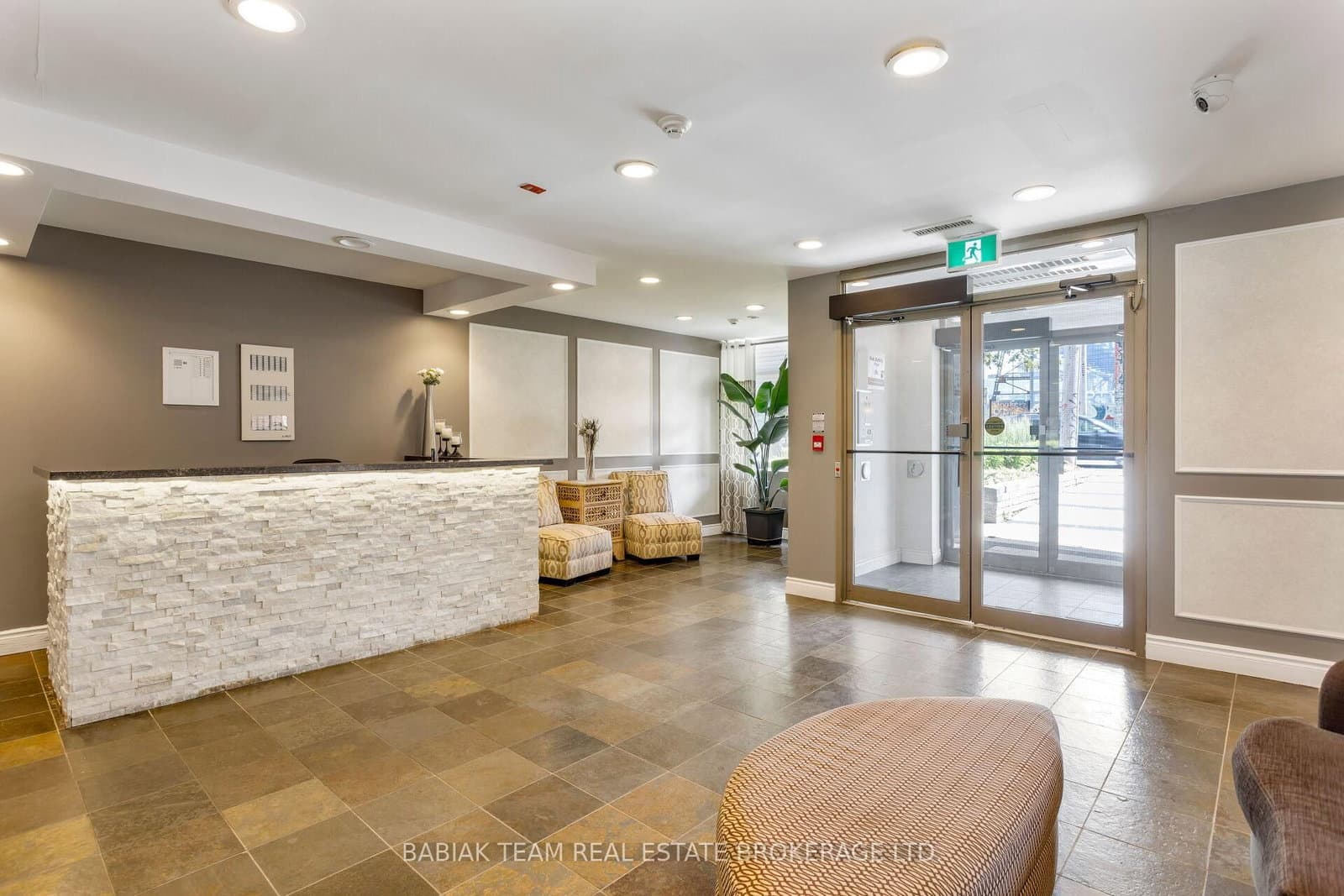 2495 Dundas Street West Street, Unit 307 thumbnail 4