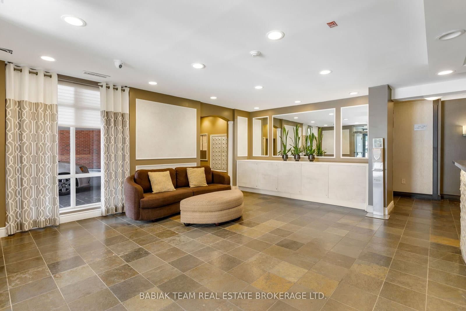 2495 Dundas Street West Street, Unit 307 thumbnail 5