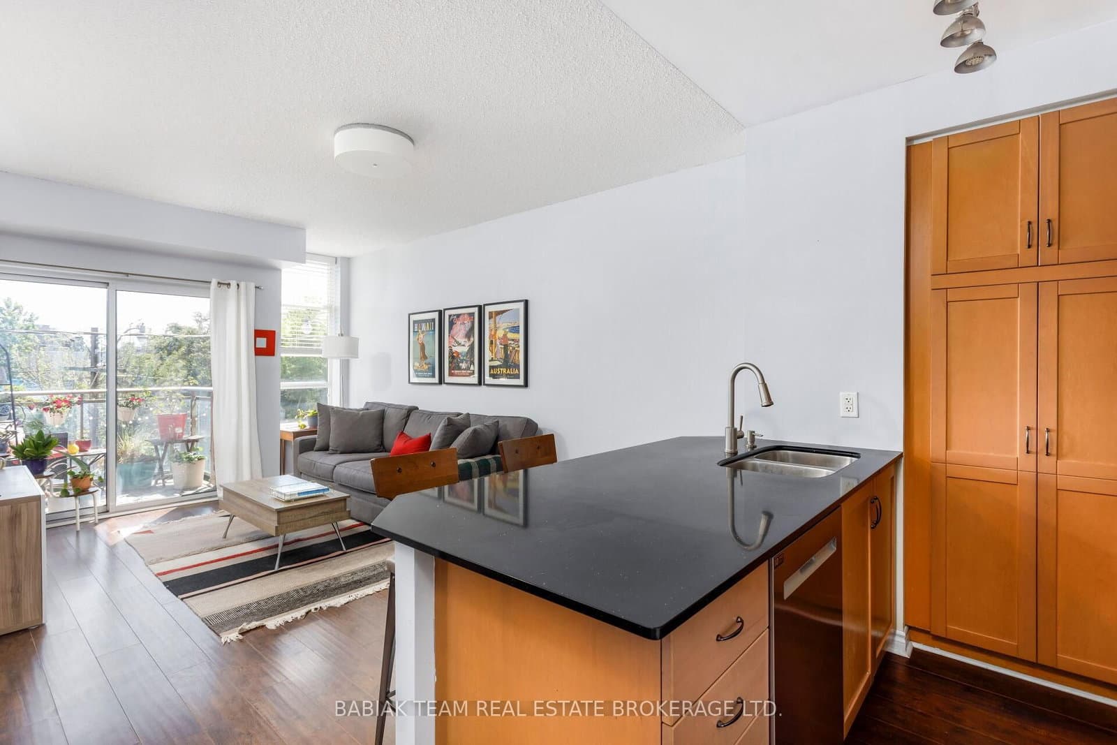 2495 Dundas Street West Street, Unit 307 thumbnail 6