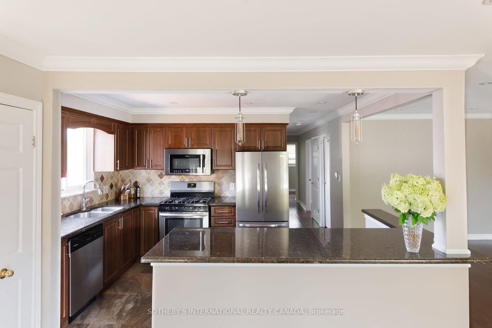 2694 Constable Road, Unit Upper thumbnail 8