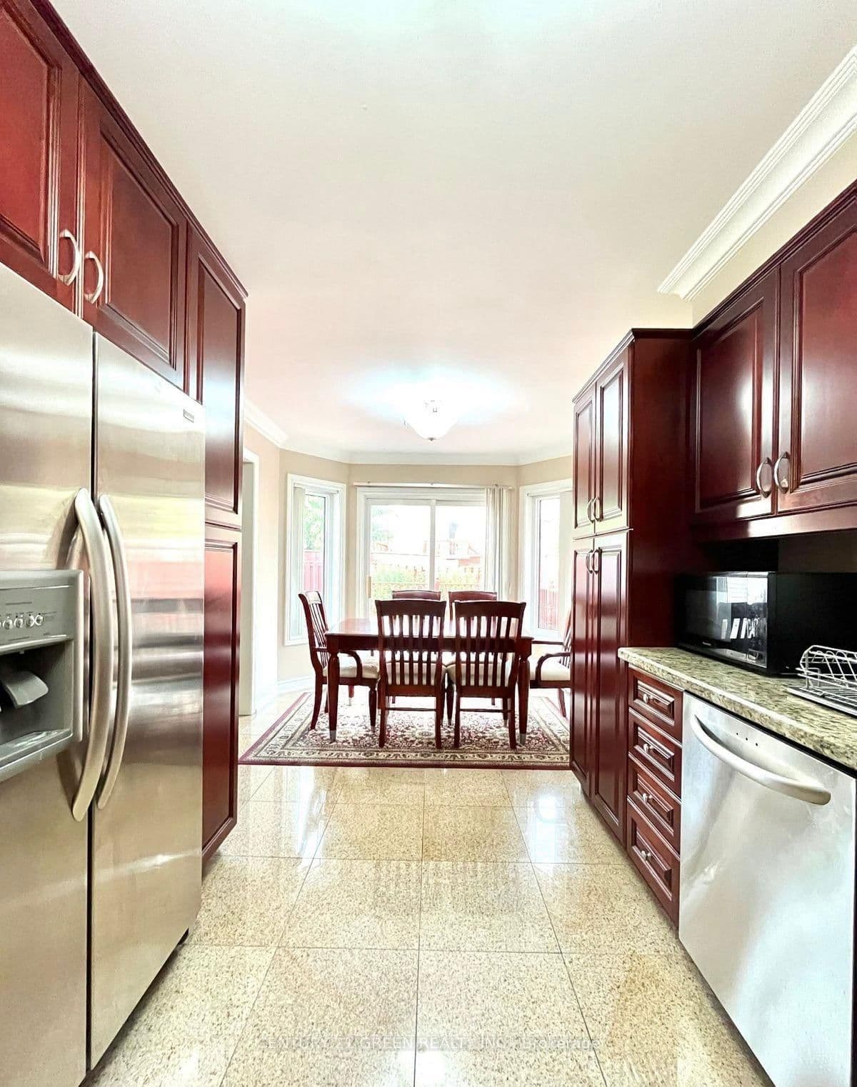 215 Kingknoll Drive thumbnail 4