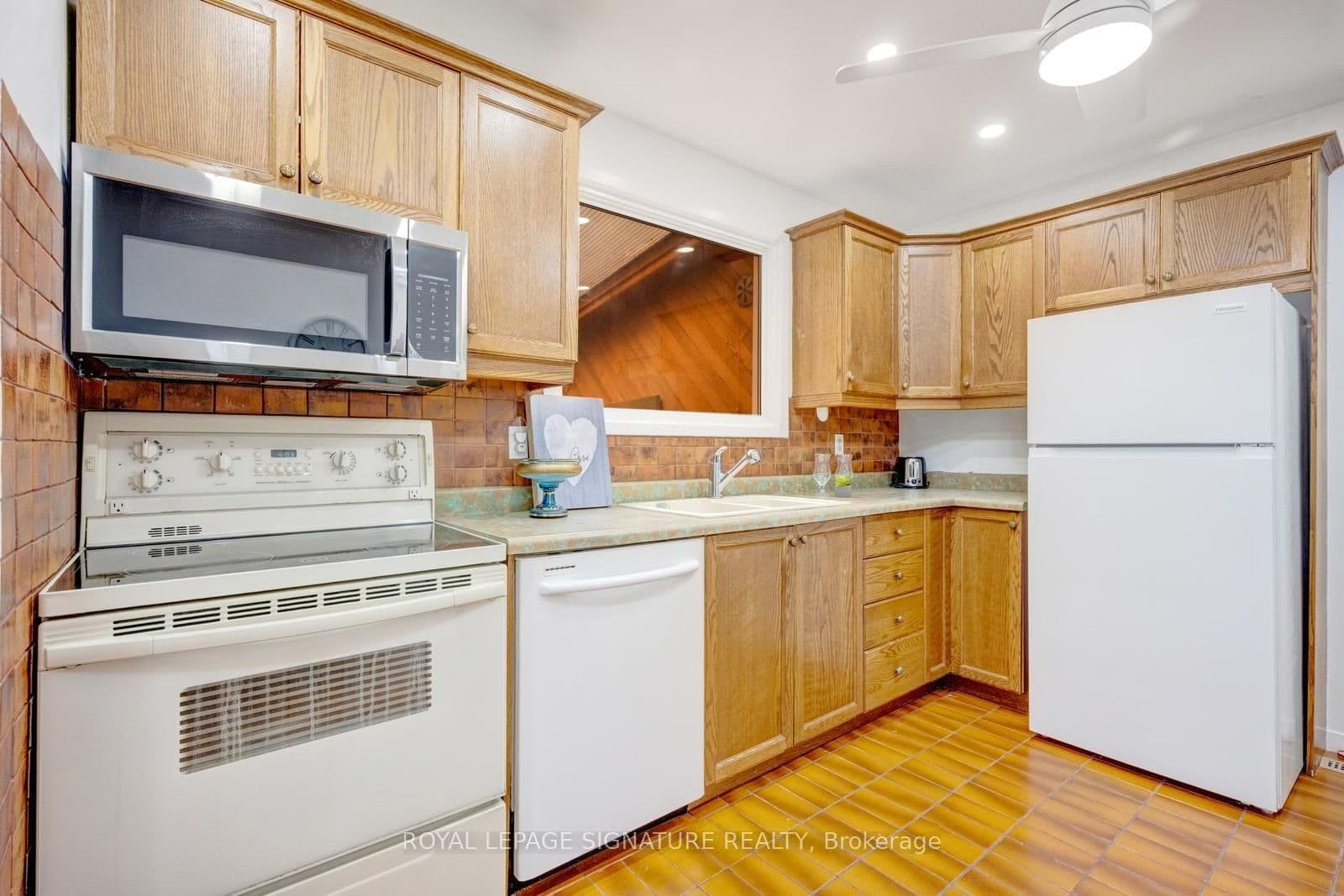 77 McCraney Street W thumbnail 10