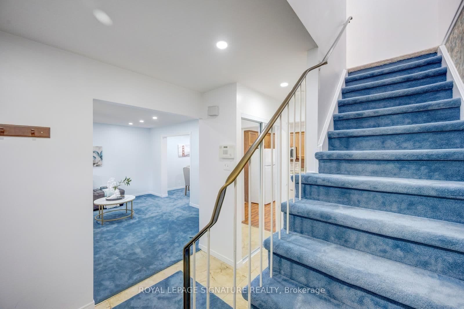 77 McCraney Street W thumbnail 16