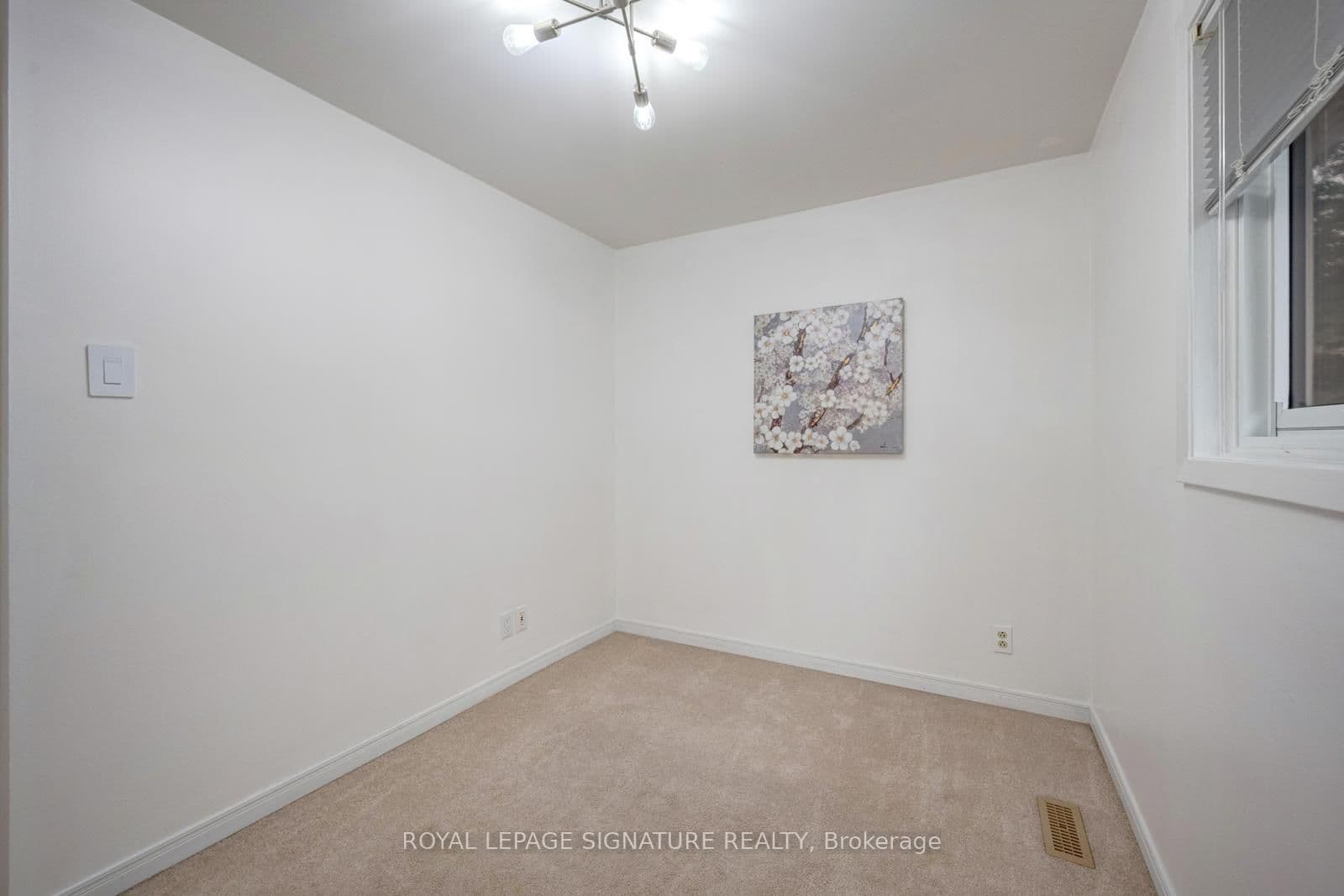 77 McCraney Street W thumbnail 20