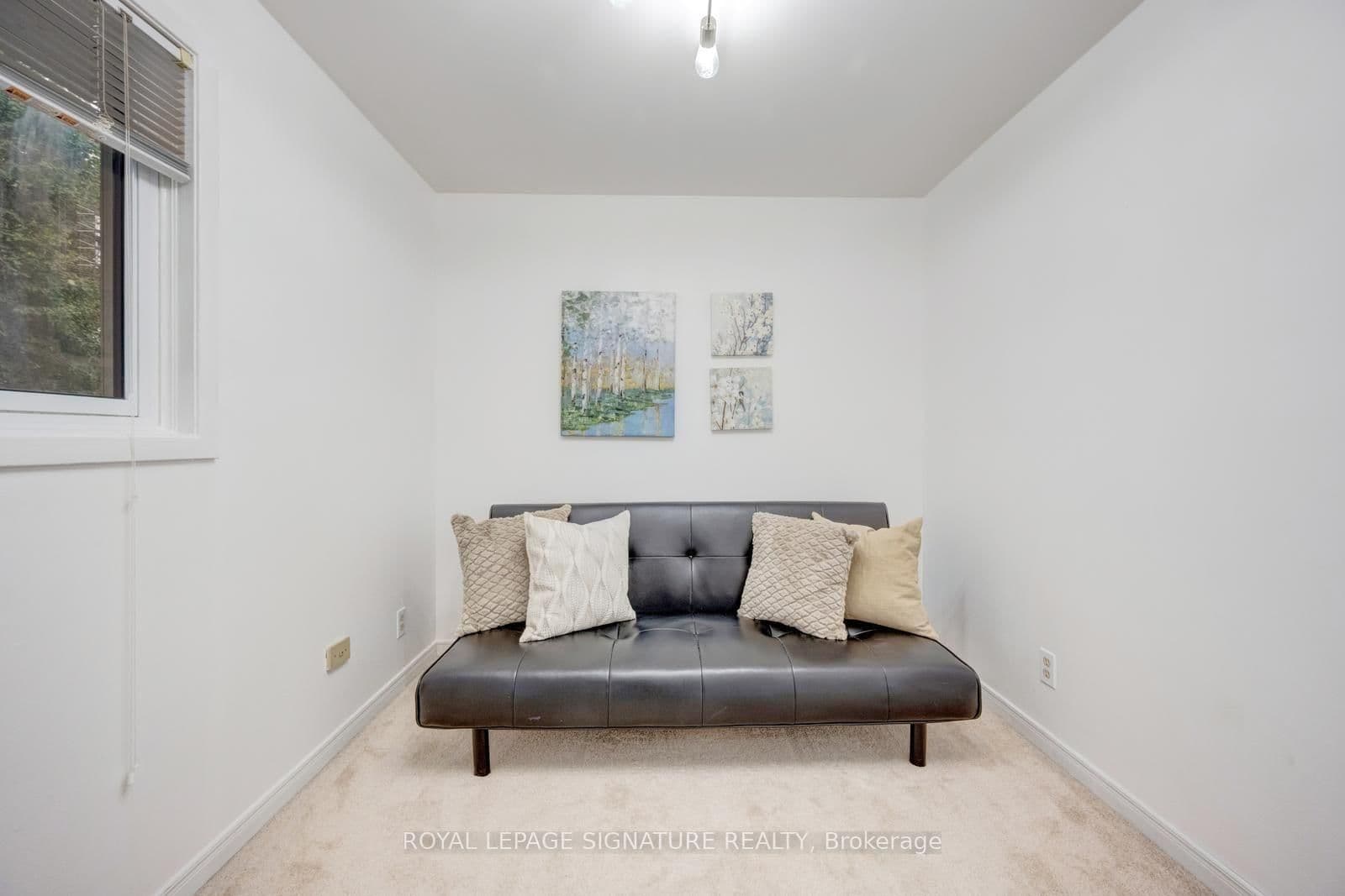 77 McCraney Street W thumbnail 25