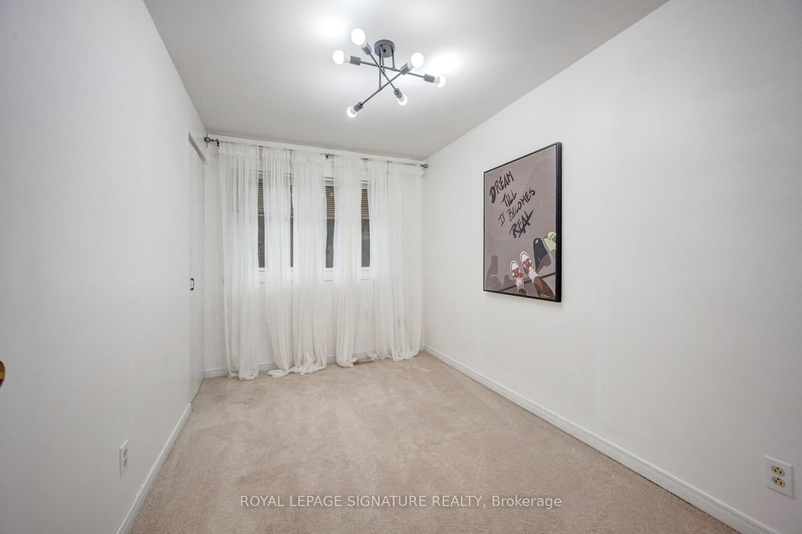 77 McCraney Street W thumbnail 26