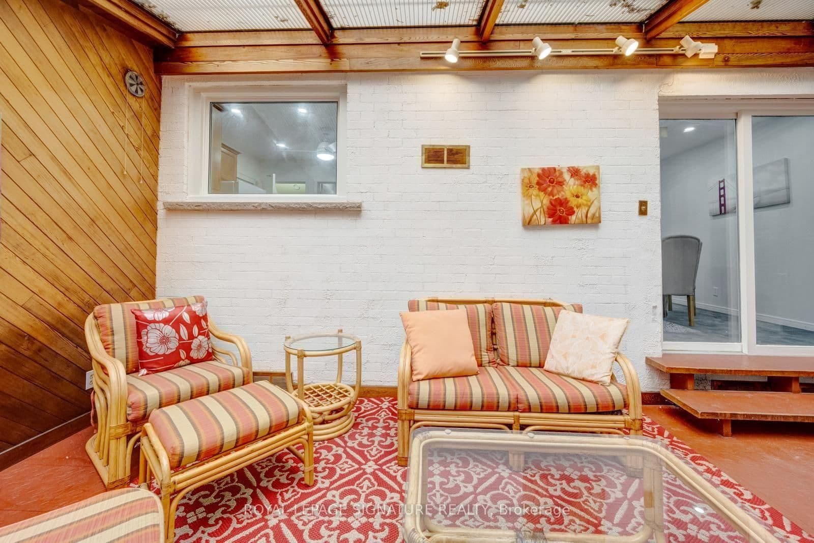 77 McCraney Street W thumbnail 32
