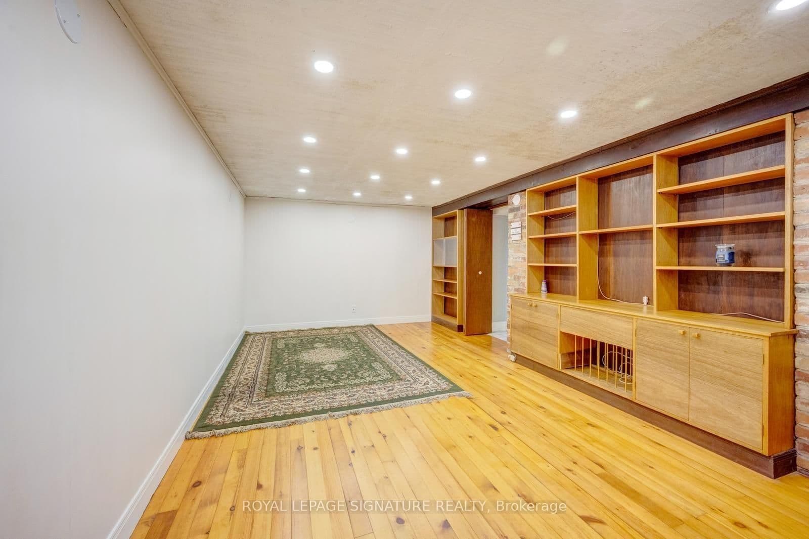 77 McCraney Street W thumbnail 34