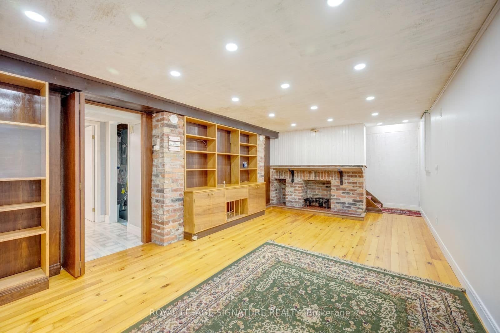 77 McCraney Street W thumbnail 36