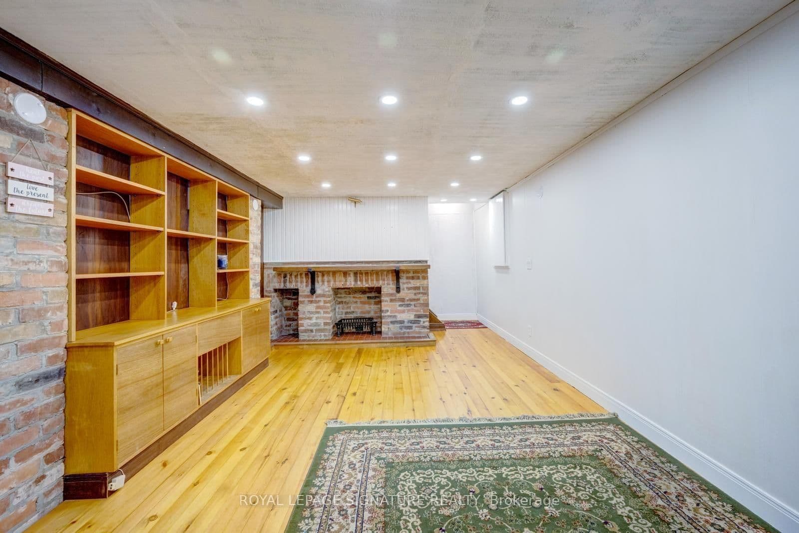 77 McCraney Street W thumbnail 37