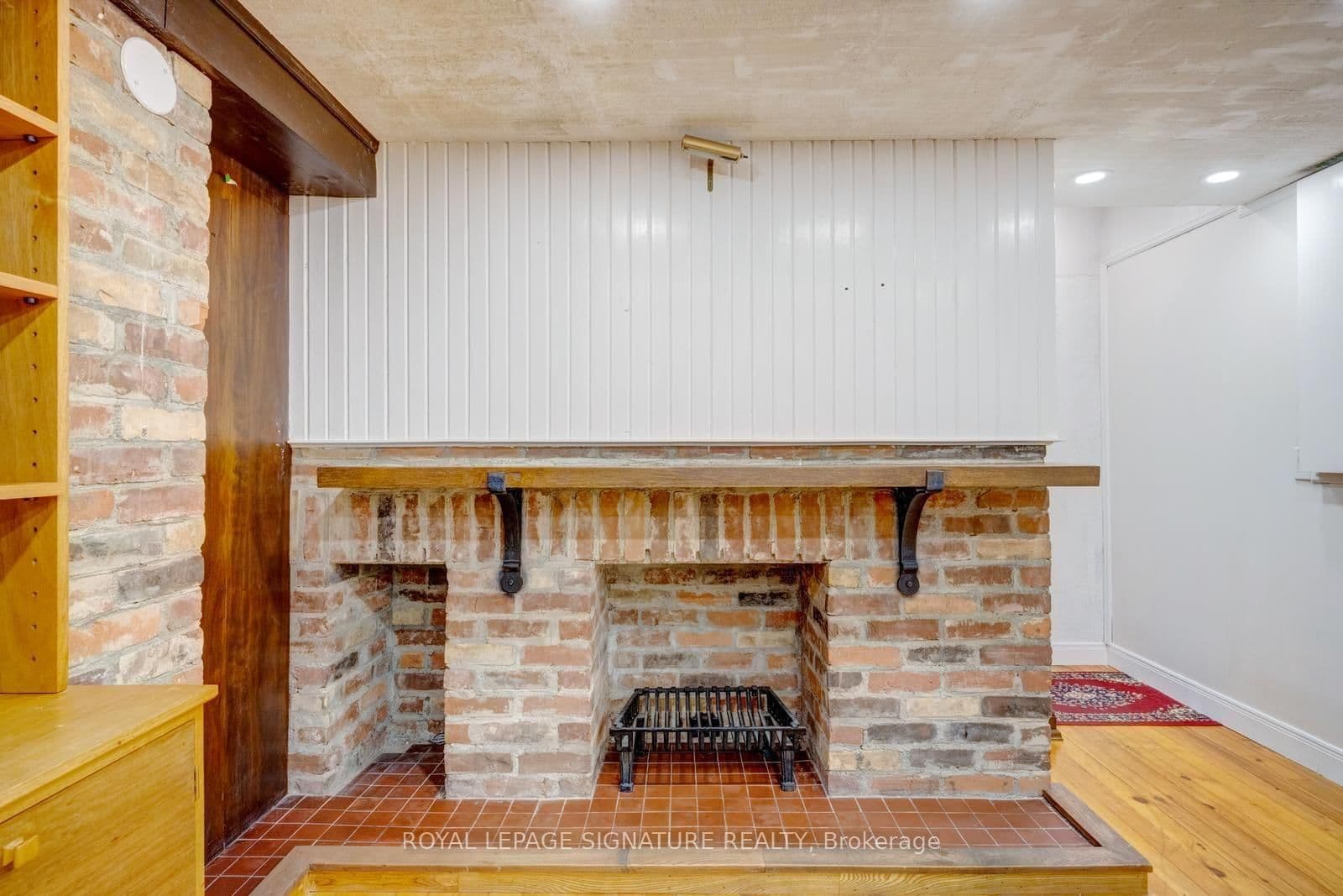 77 McCraney Street W thumbnail 40