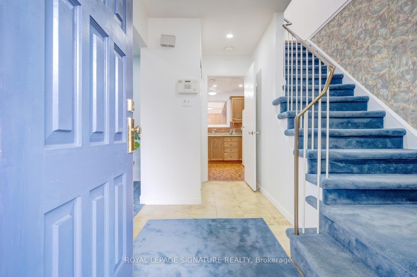 77 McCraney Street W thumbnail 5