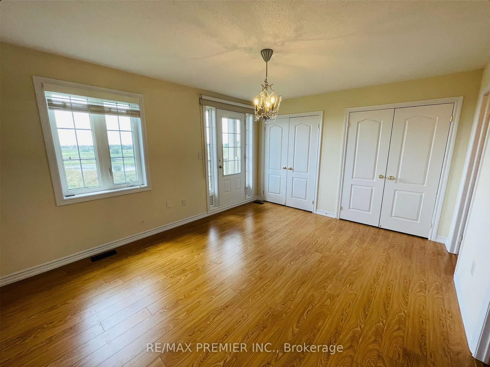 32 Shiff Crescent thumbnail 14