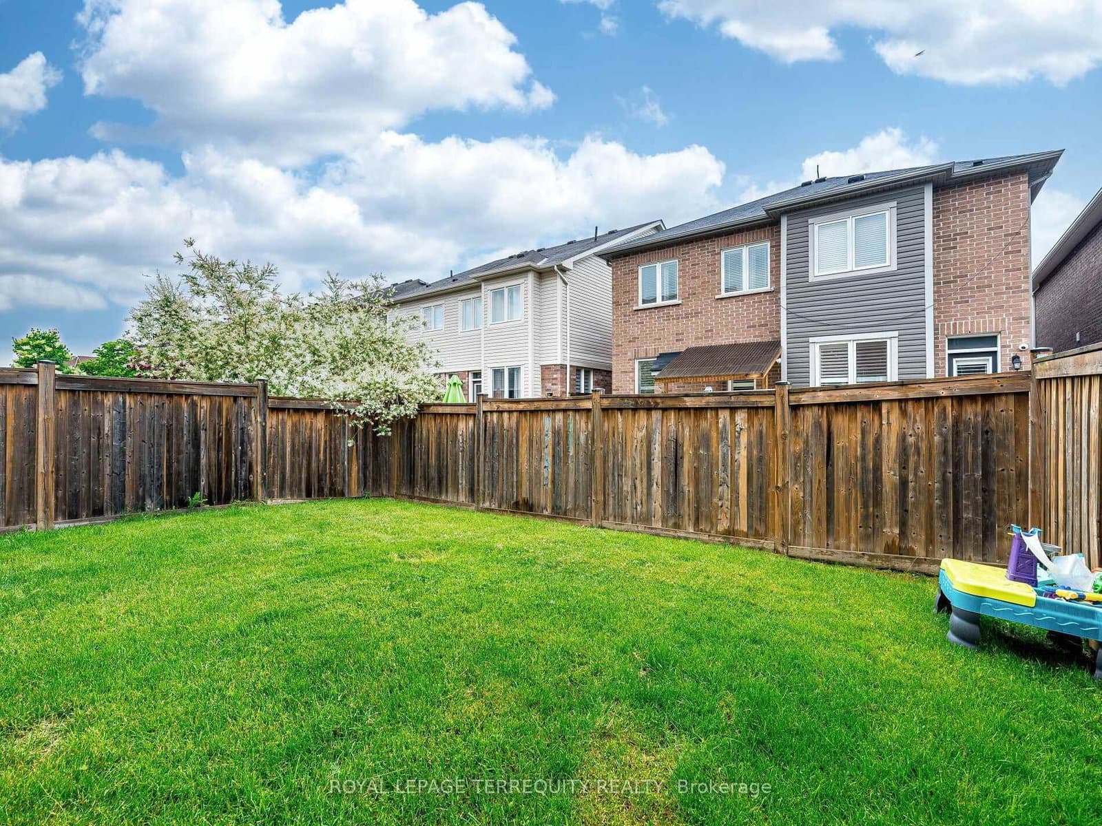 903 Penson Crescent thumbnail 18