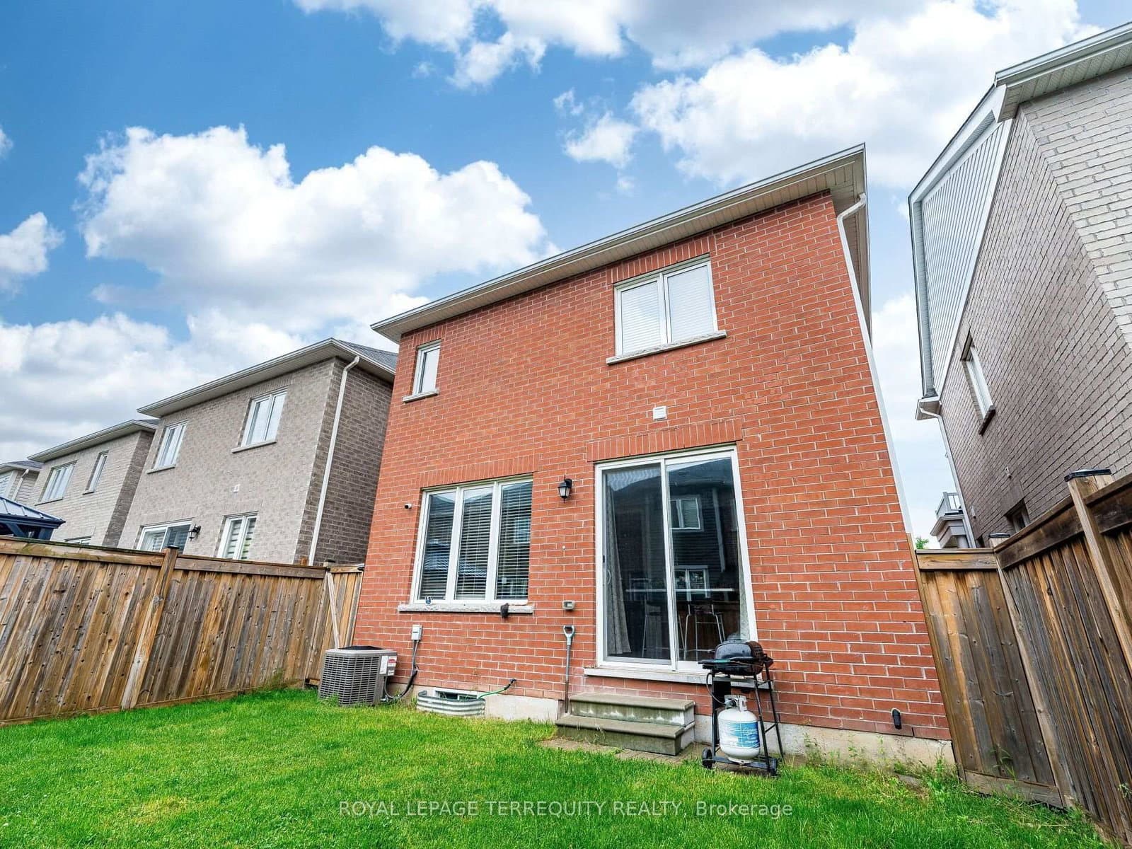 903 Penson Crescent thumbnail 19