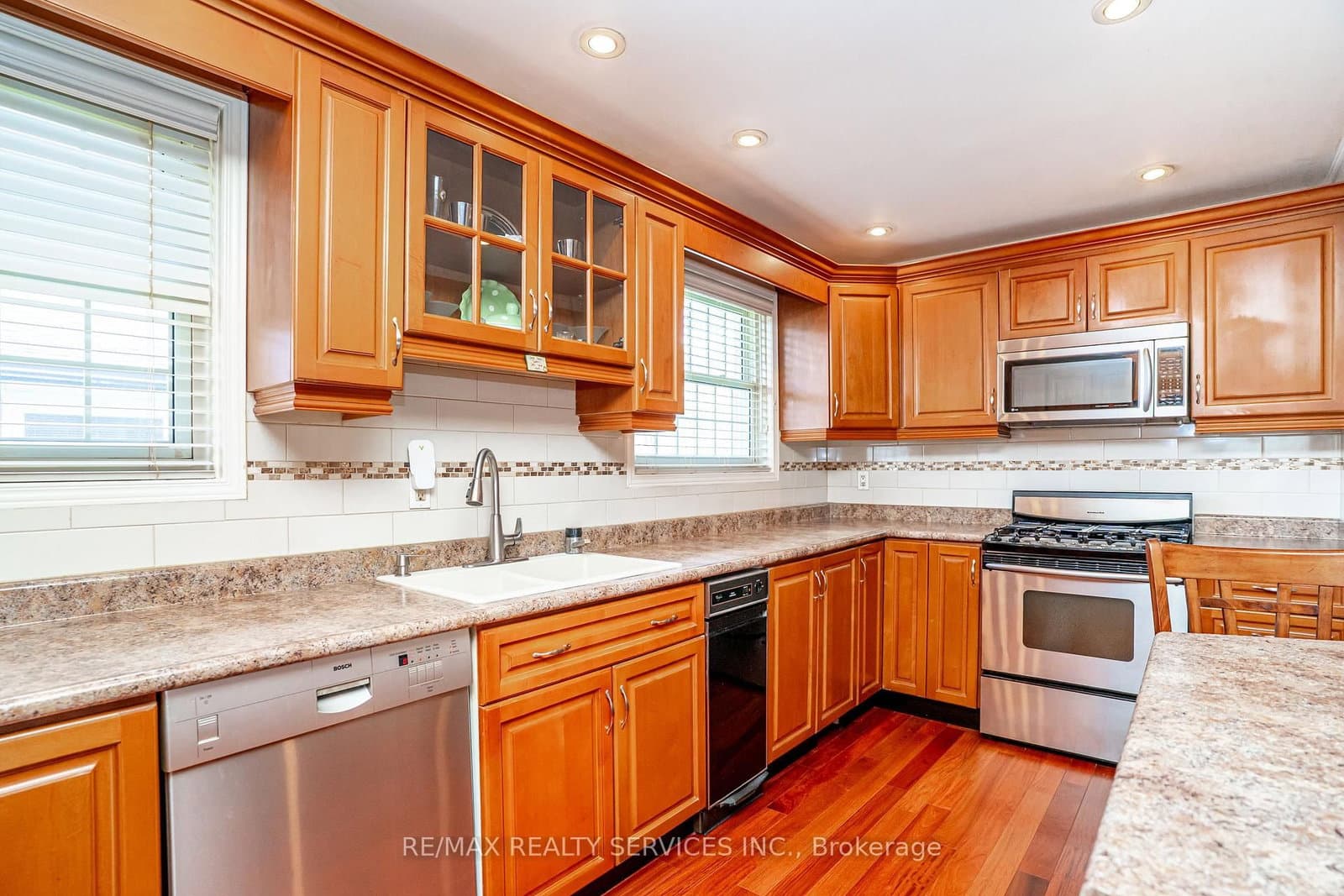 87 Ambleside Drive thumbnail 13