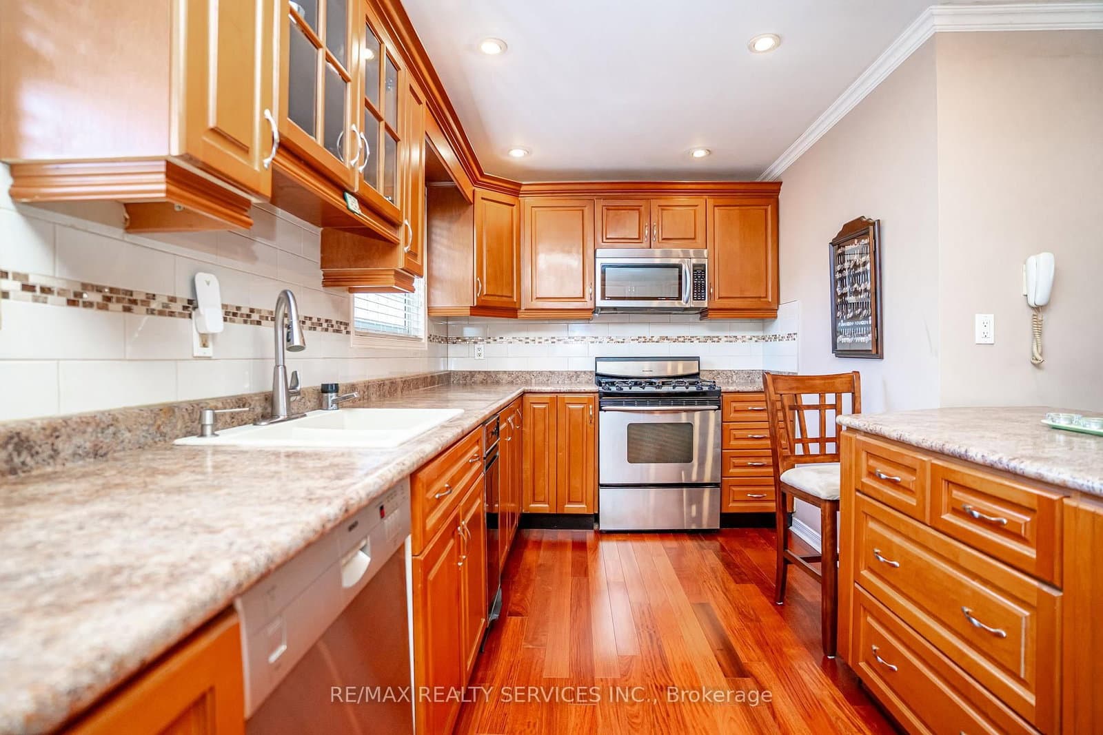 87 Ambleside Drive thumbnail 16
