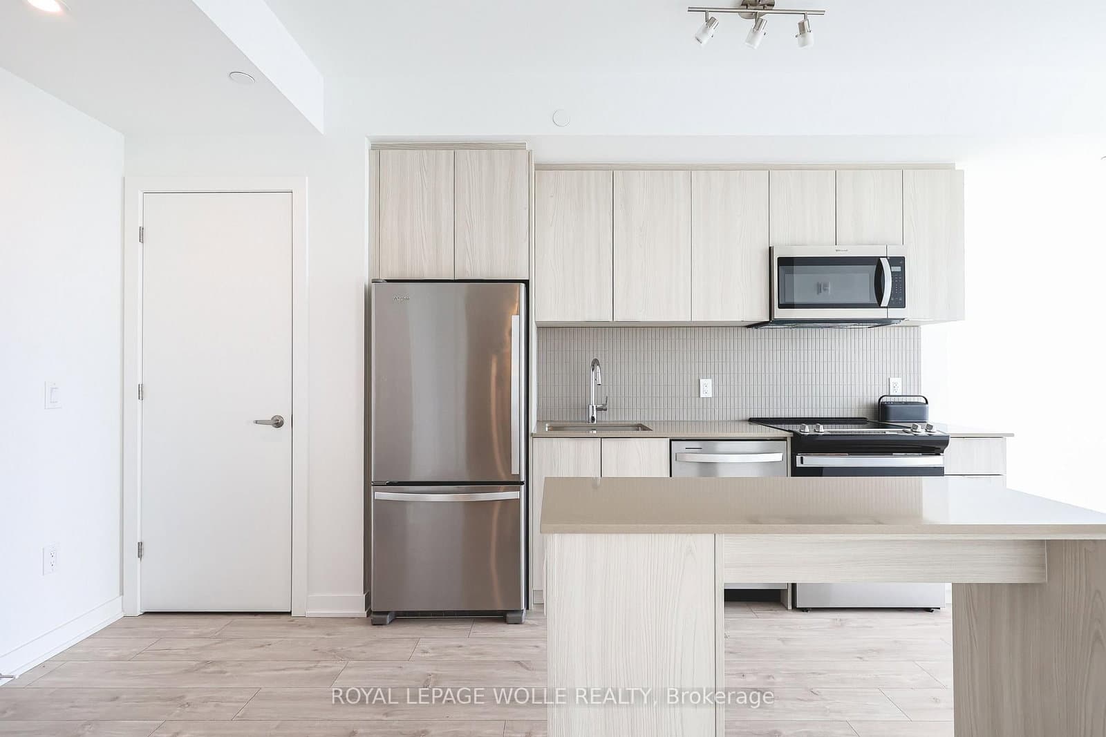 770 Whitlock Avenue, Unit 703 thumbnail 5