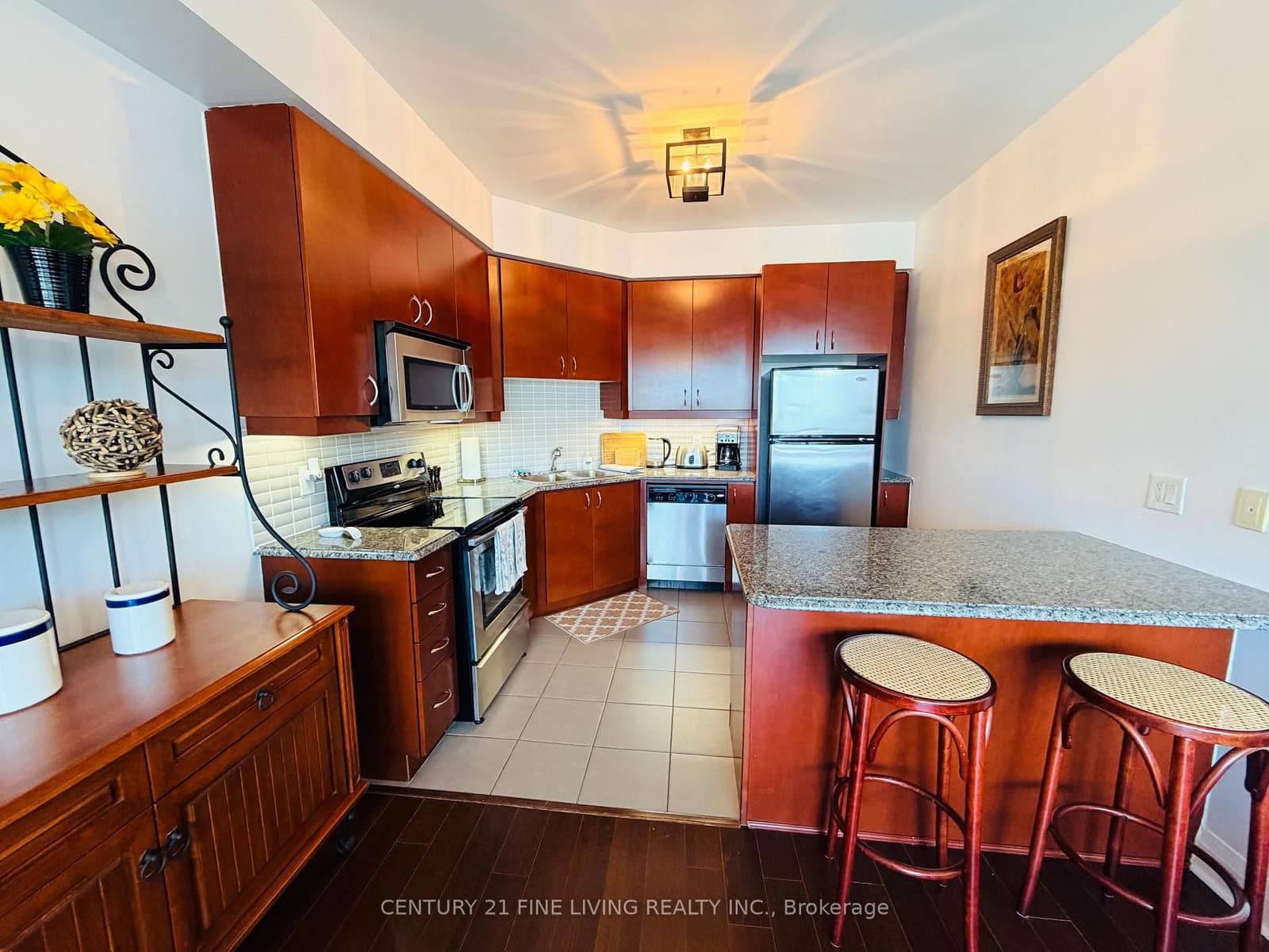 1 Hurontario Street, Unit 201 thumbnail 4