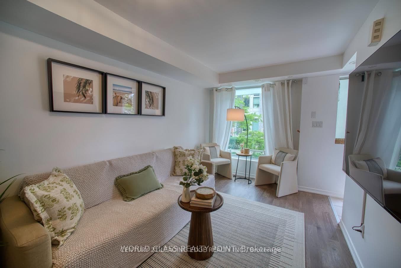 7 Applewood Lane E, Unit 221 thumbnail 3