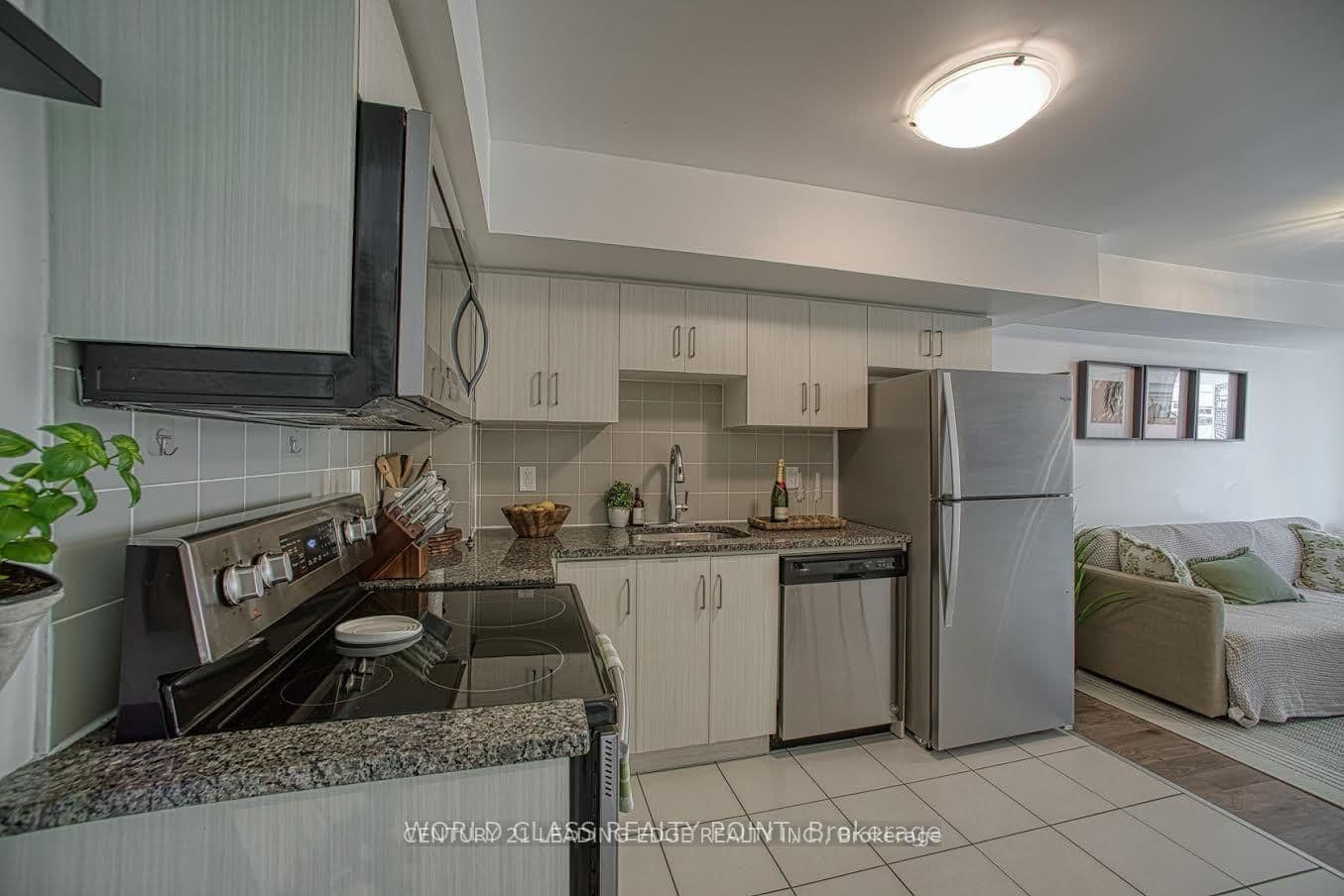 7 Applewood Lane E, Unit 221 thumbnail 4