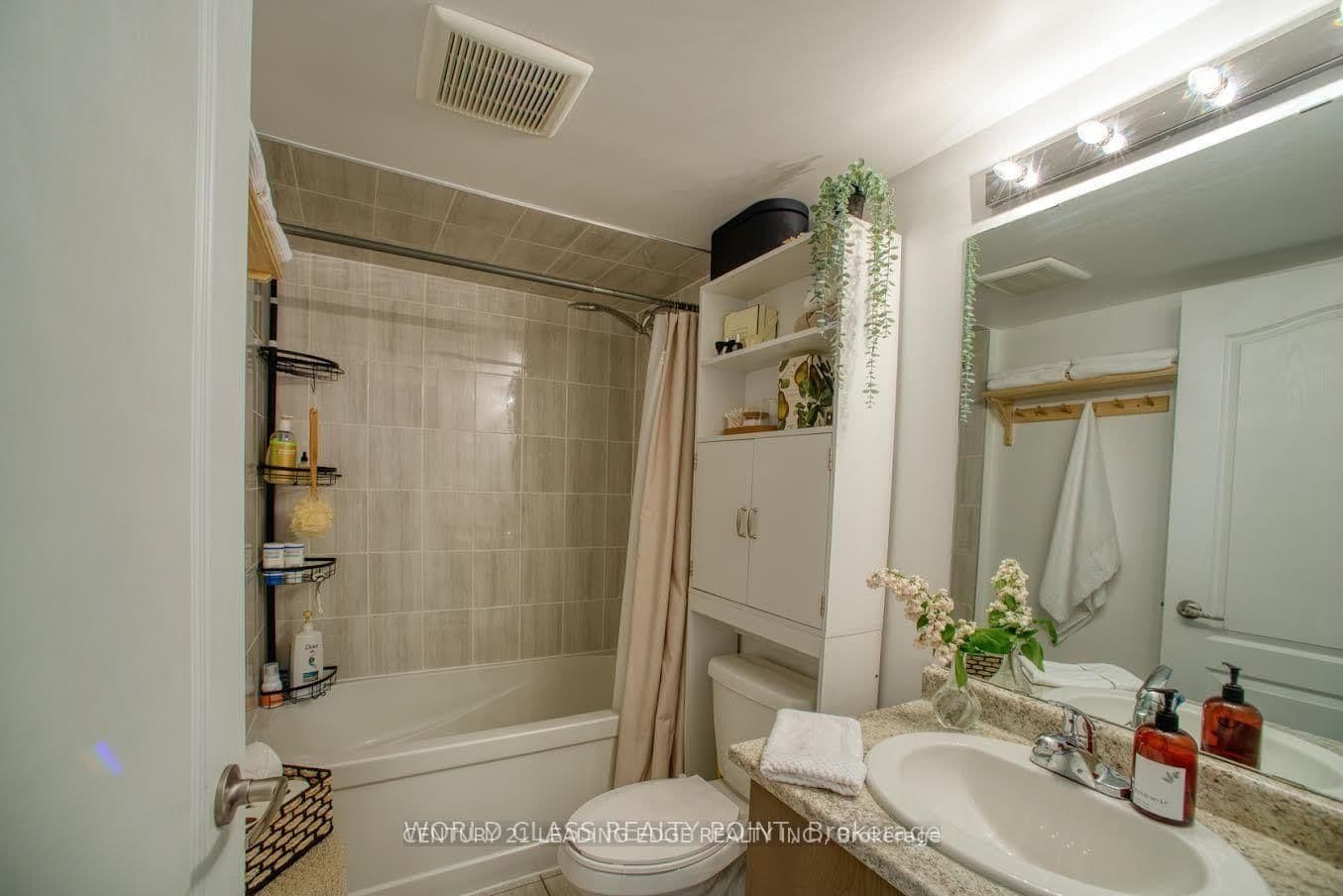 7 Applewood Lane E, Unit 221 thumbnail 6