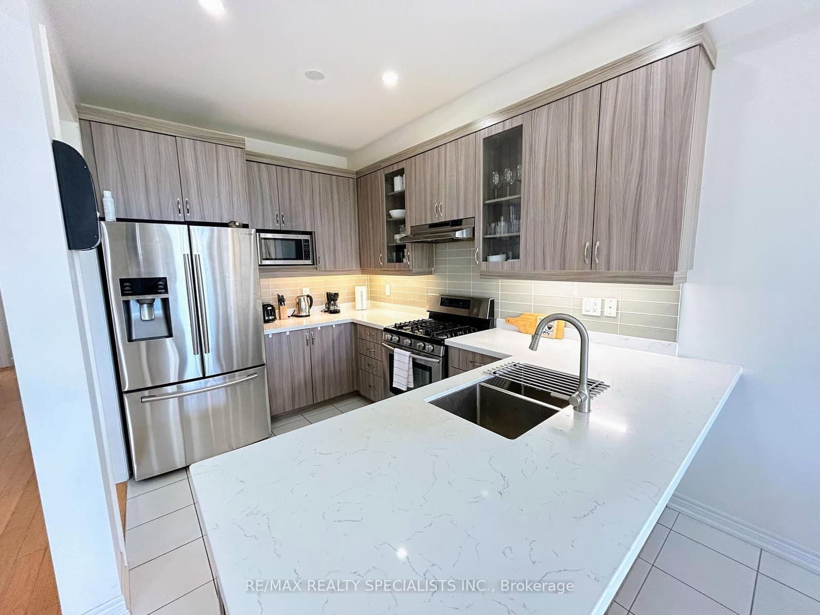 55 Dufay Road thumbnail 10