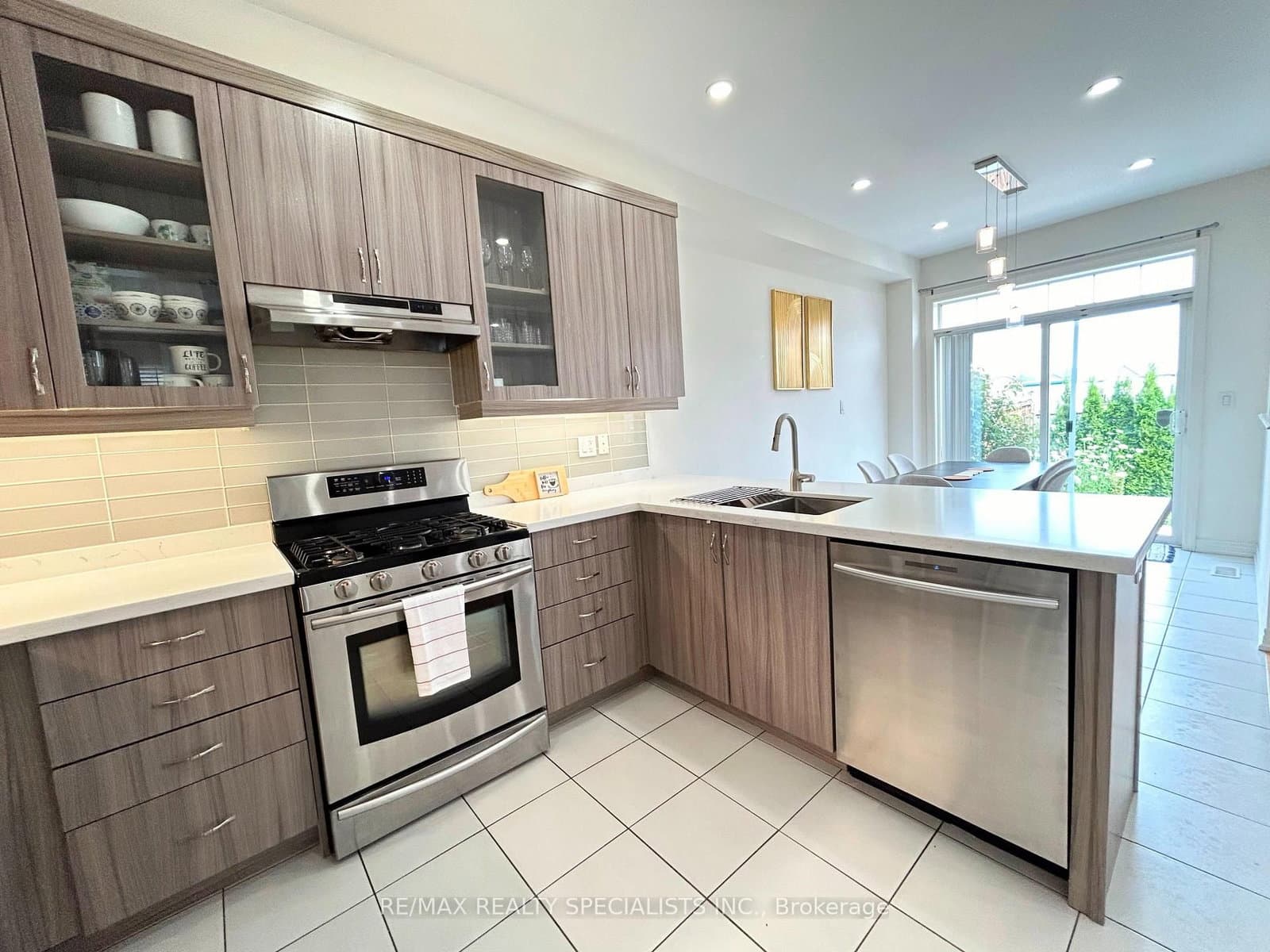 55 Dufay Road thumbnail 11