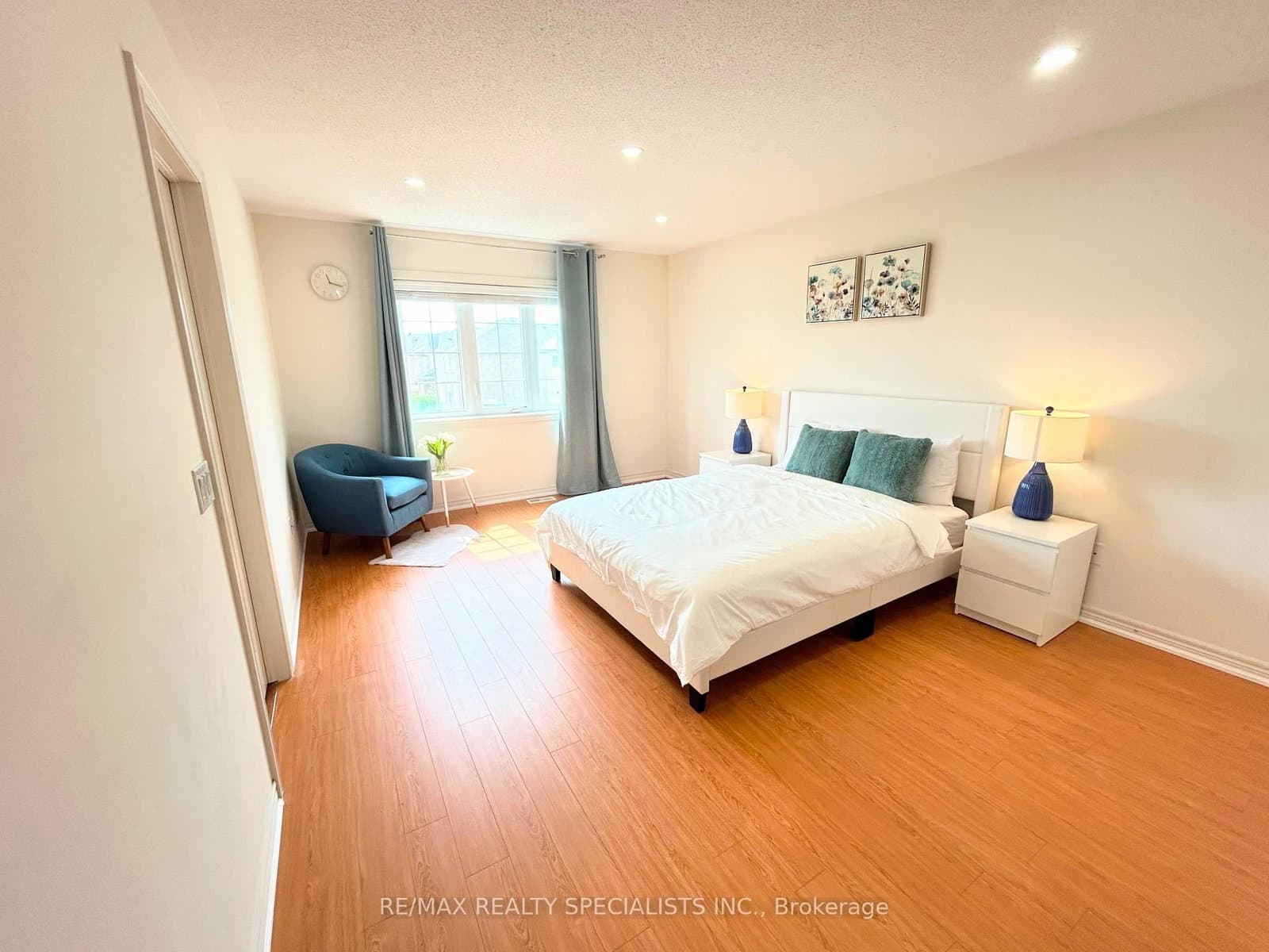 55 Dufay Road thumbnail 13