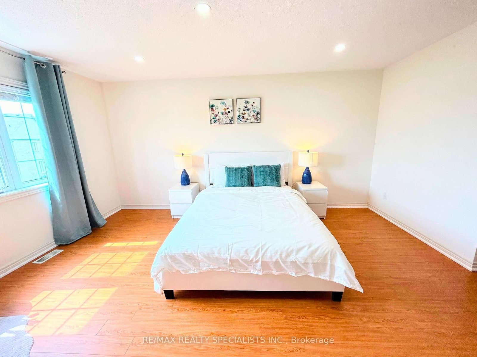 55 Dufay Road thumbnail 15