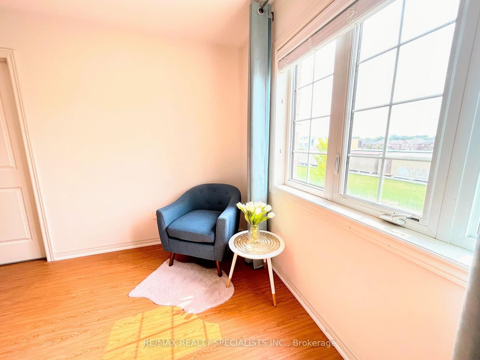 55 Dufay Road thumbnail 16