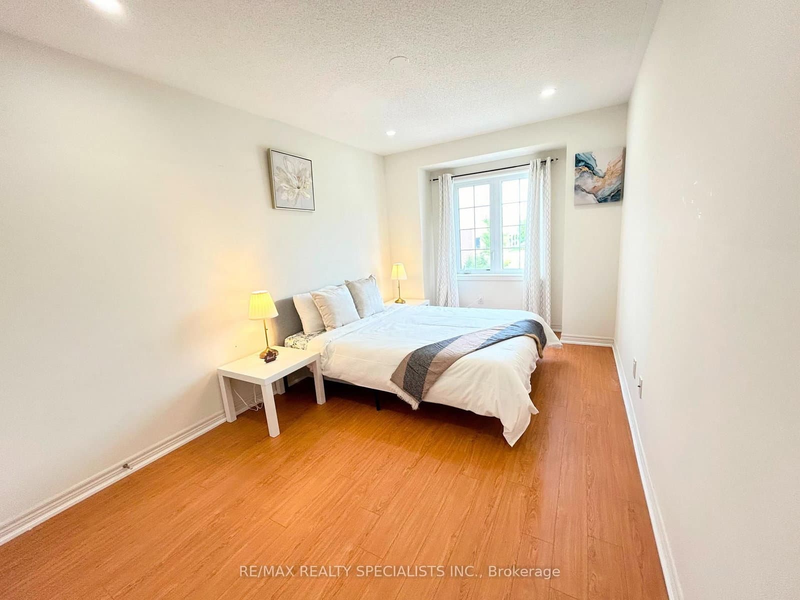 55 Dufay Road thumbnail 19