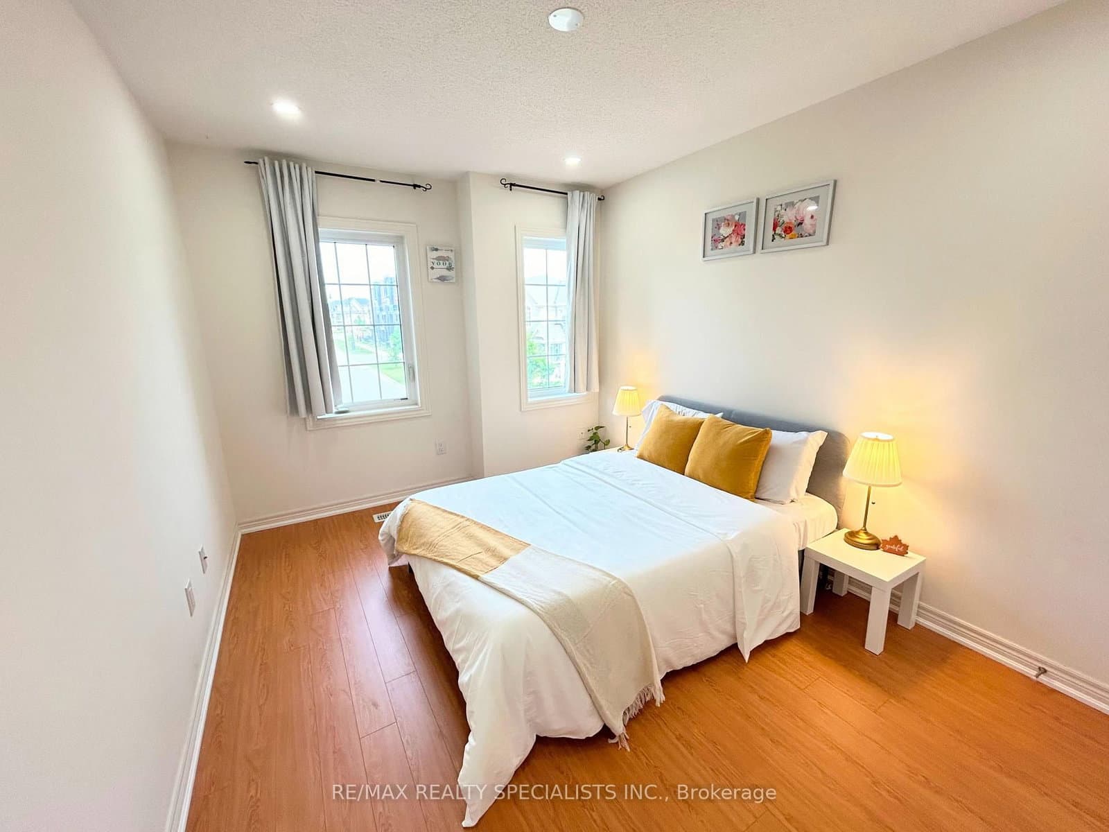 55 Dufay Road thumbnail 21