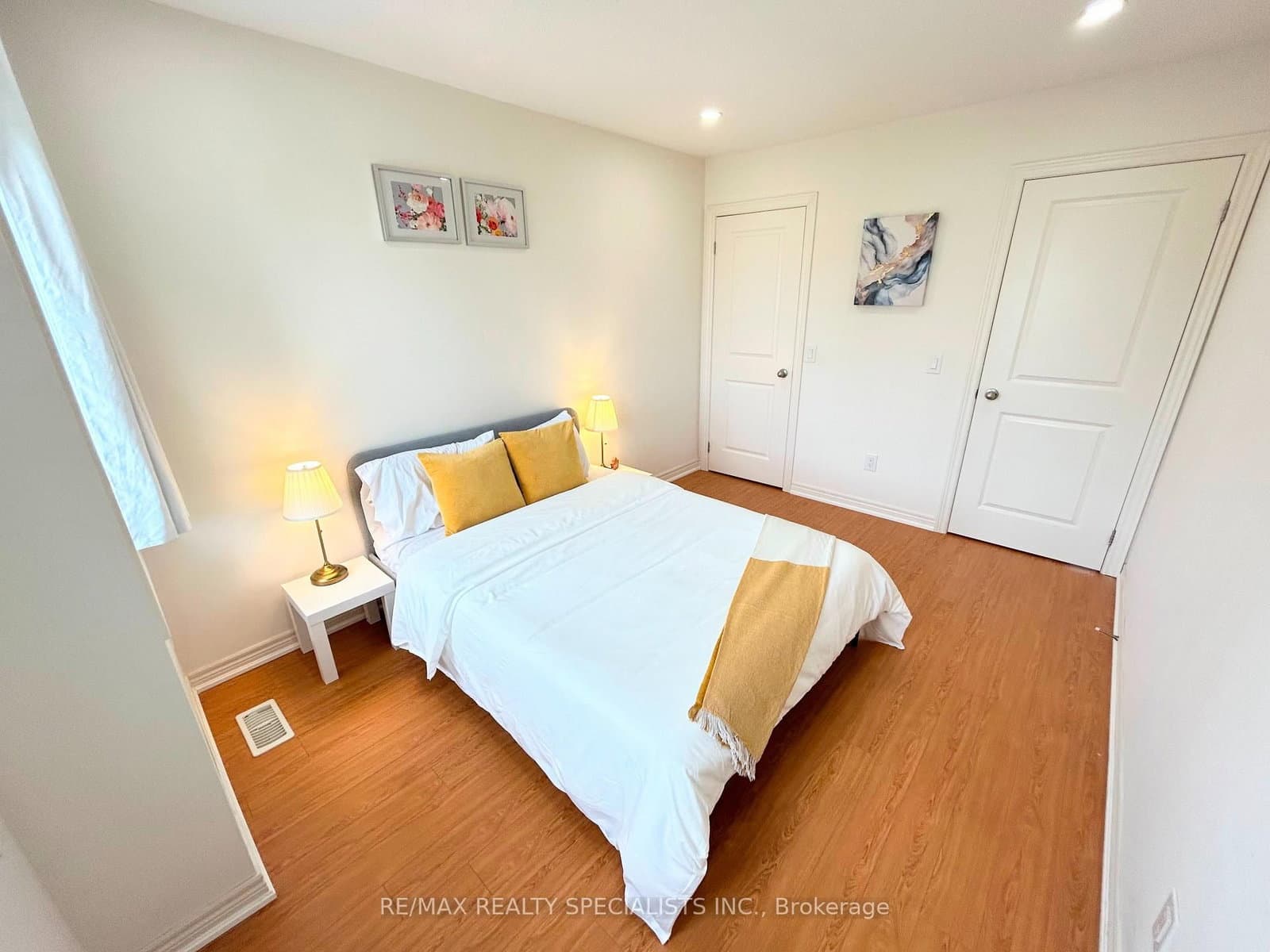 55 Dufay Road thumbnail 22