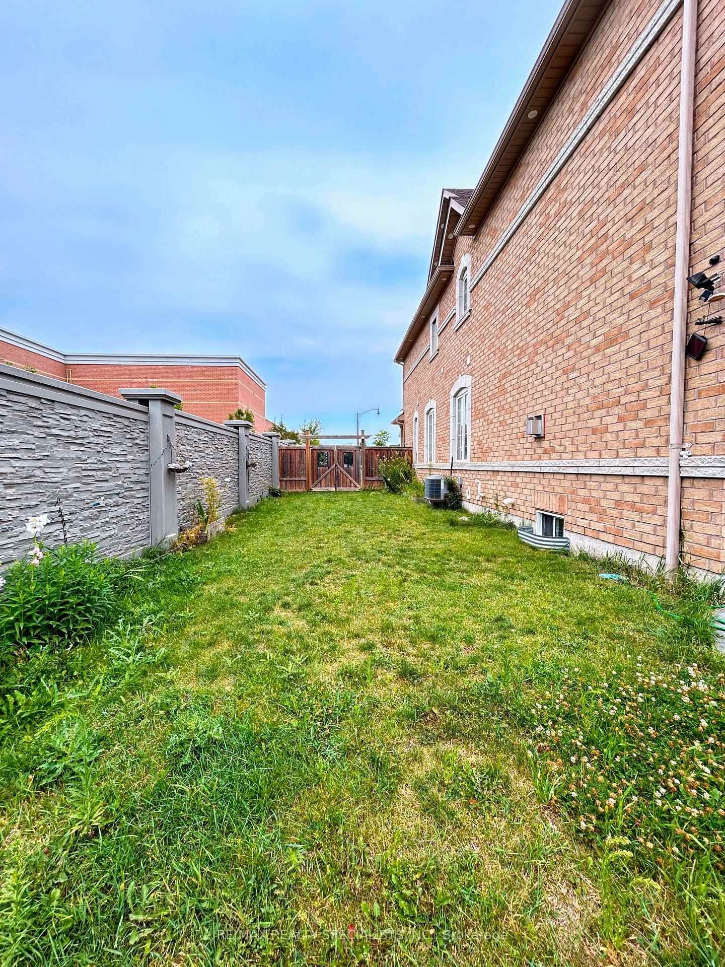 55 Dufay Road thumbnail 25