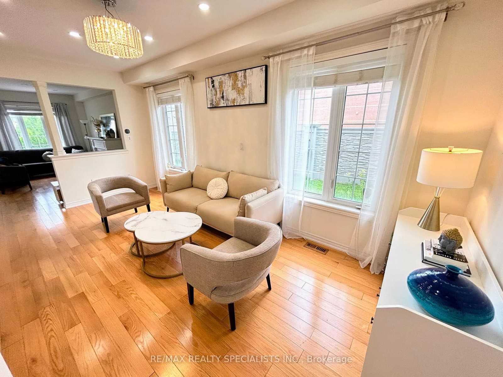 55 Dufay Road thumbnail 3