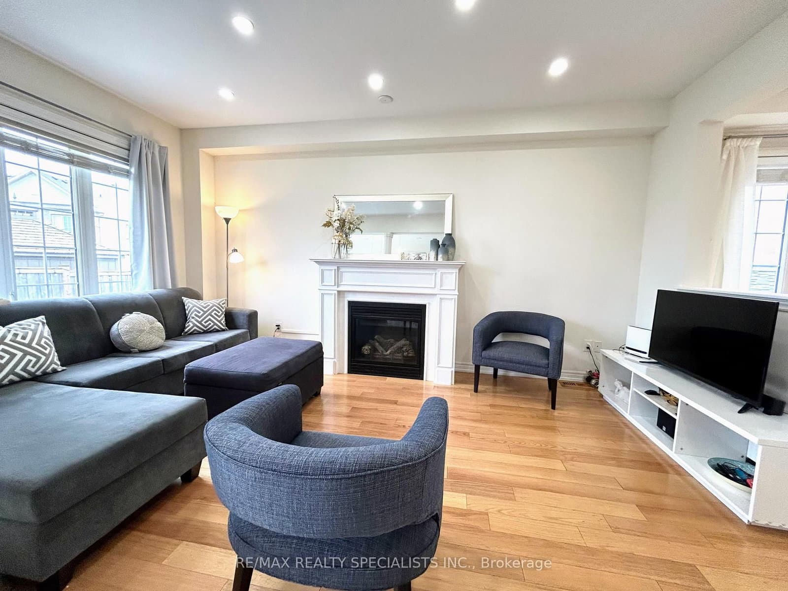 55 Dufay Road thumbnail 8