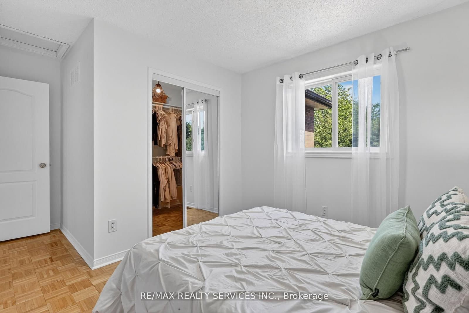 150 Royal Valley Drive thumbnail 27