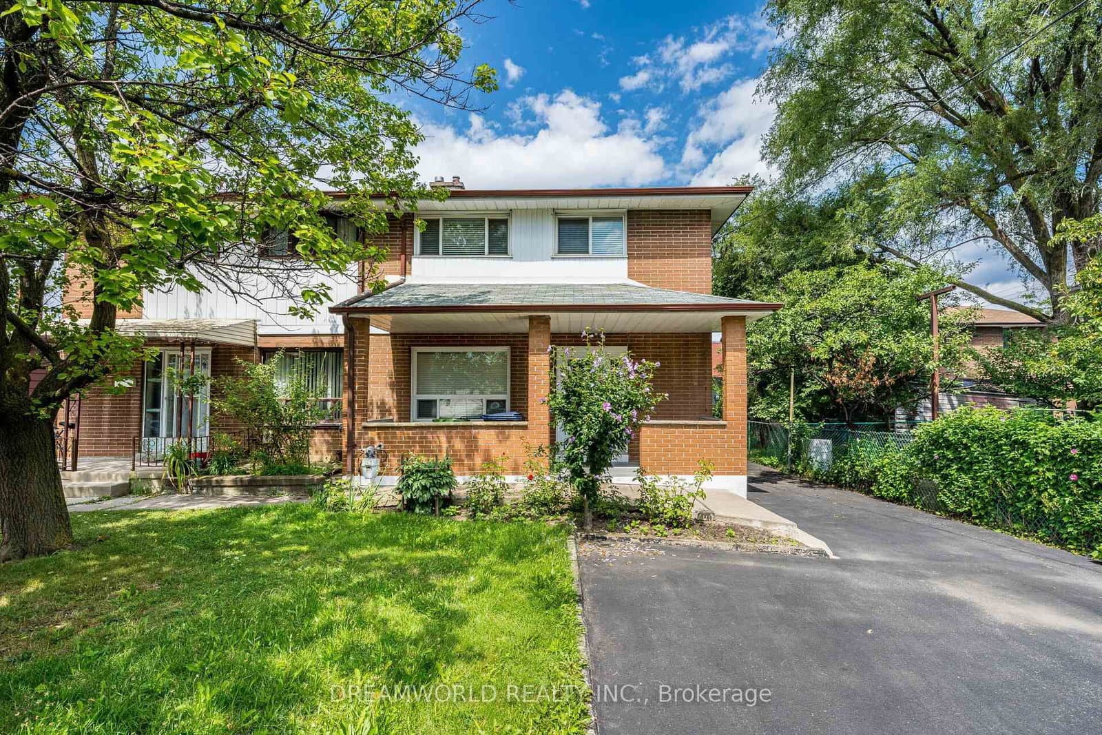 24 Whitburn Crescent - Image 1