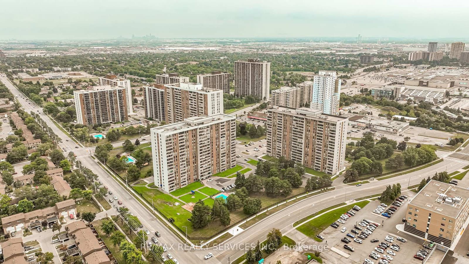 18 Knightsbridge Road, Unit 2102 thumbnail 46