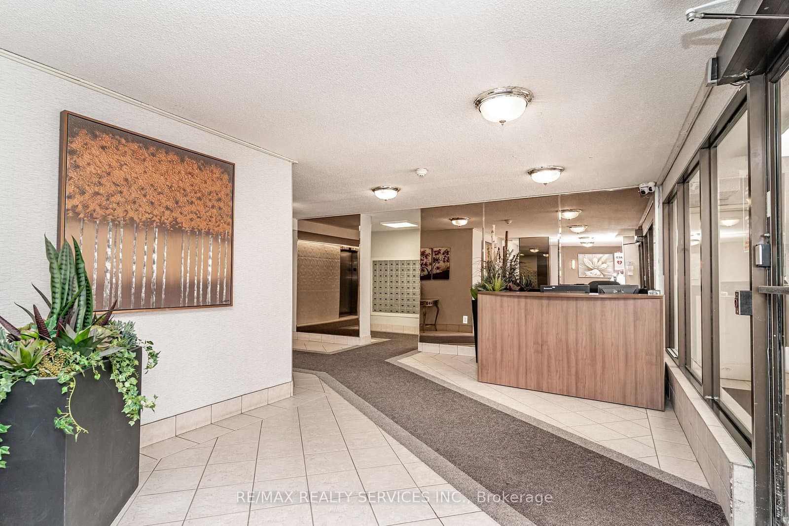 18 Knightsbridge Road, Unit 2102 thumbnail 5