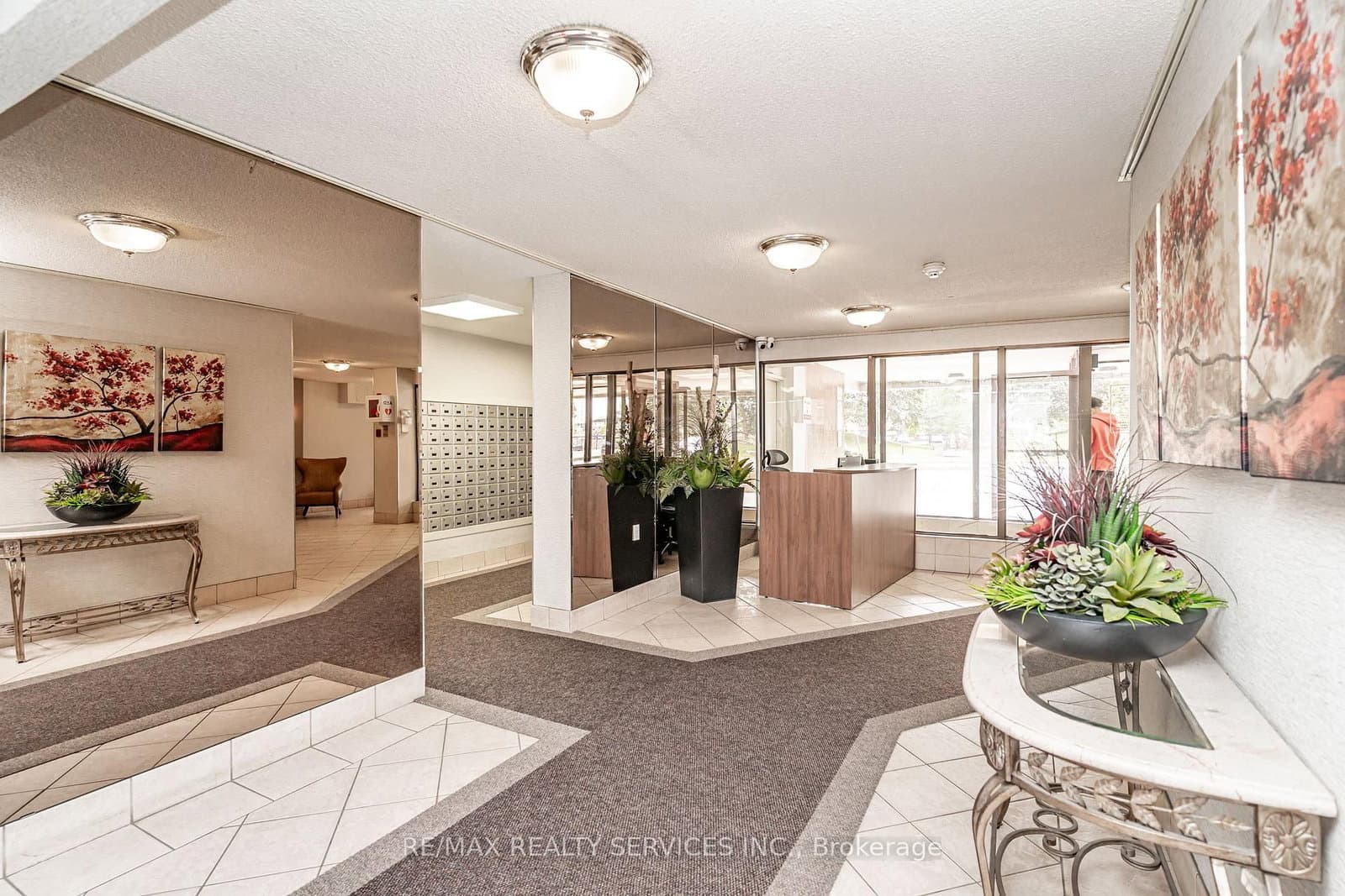 18 Knightsbridge Road, Unit 2102 thumbnail 6