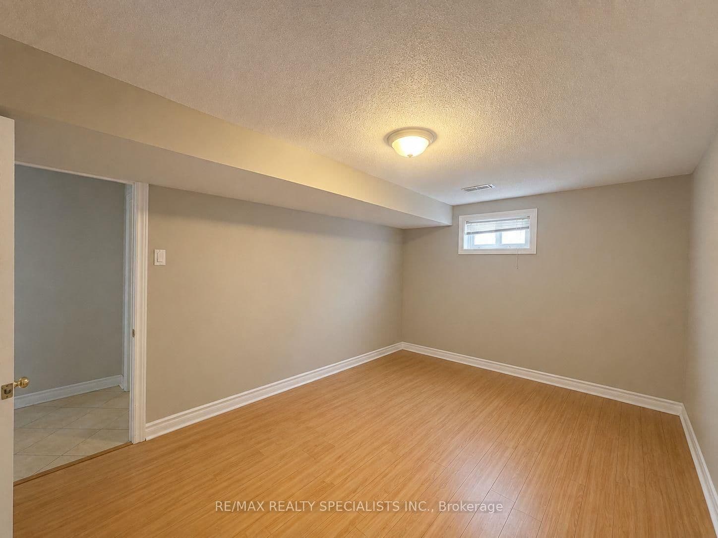 1763 Sandgate Crescent, Unit Lower thumbnail 10